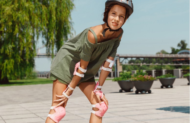 Cum să alegi protecție pentru patinaj cu role, scutere și skateboard-uri?