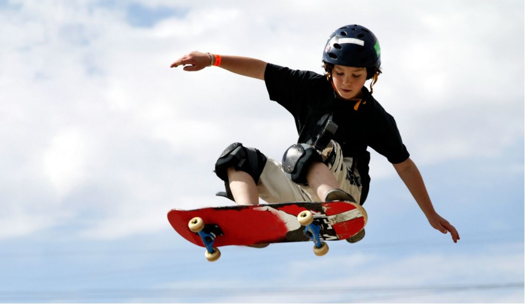 Reguli de siguranță la patinaj role, trotinete și skateboard-uri